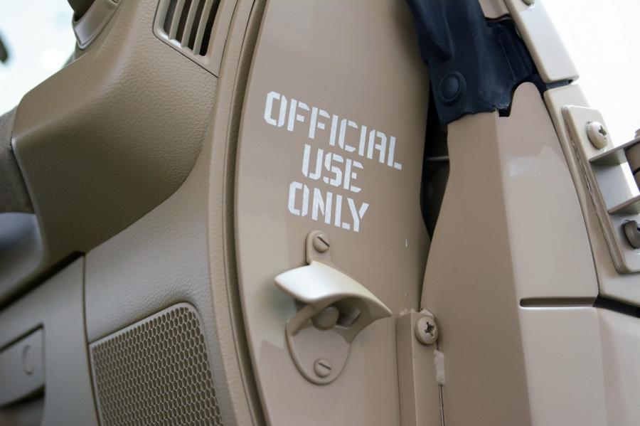  Jeep Wrangler Staff Car Concept 2015 года  (фото 17 из 23)